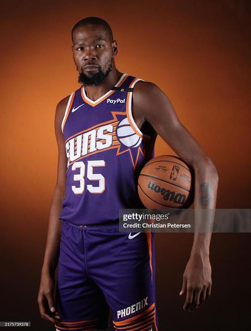 他在左肋送 他在左肋送